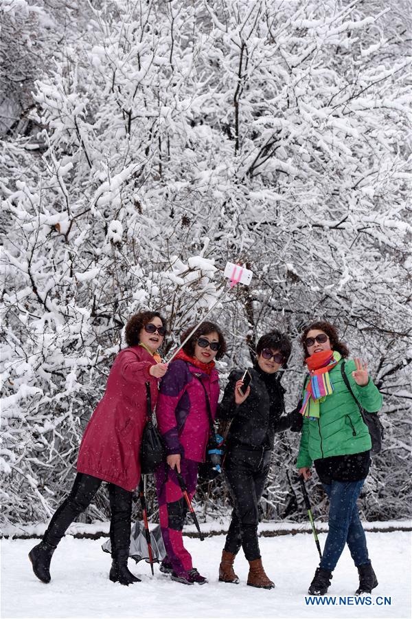 Tempestade de neve atinge oeste da China