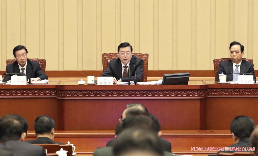 Presidência da sess?o legislativa anual da China revisa documentos importantes