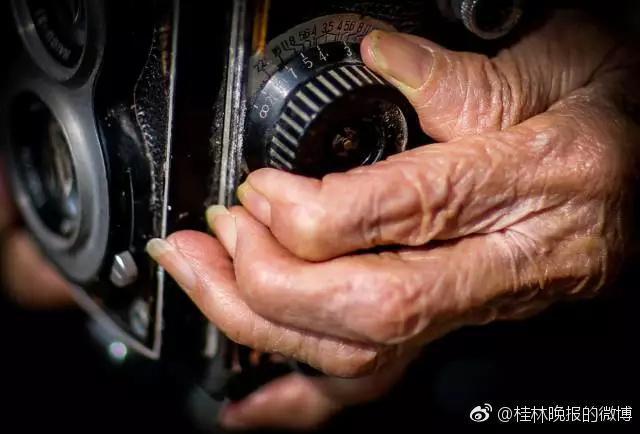 Centenária chinesa segue eternizando momentos através das suas fotos