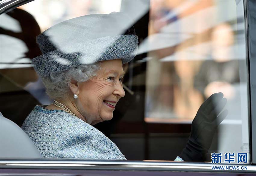 Rainha Elizabeth assina lei que autoriza ativa??o do Brexit