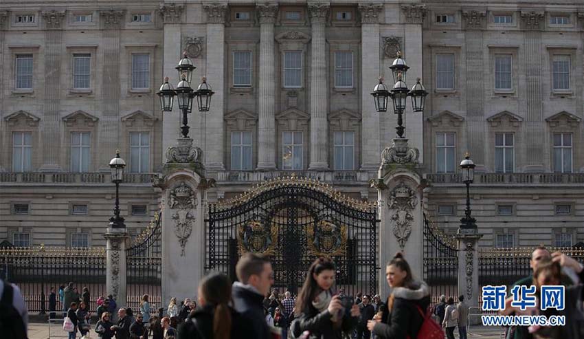 Rainha Elizabeth assina lei que autoriza ativa??o do Brexit