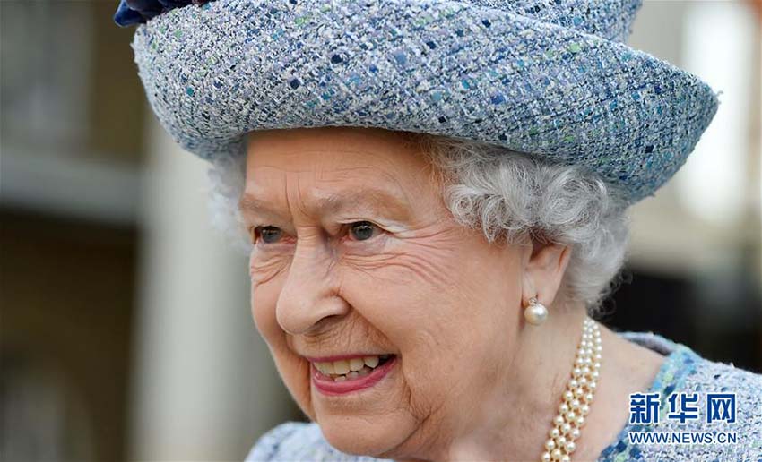 Rainha Elizabeth assina lei que autoriza ativa??o do Brexit