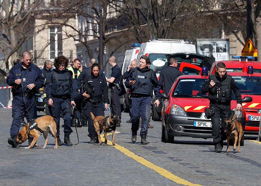Explos?o de envelope deixa um ferido no escritório do FMI em Paris