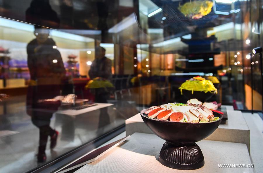 Obras de chocolate exibidas no nordeste da China