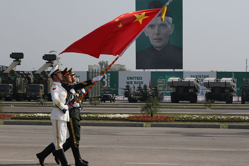 Guarda de honra chinesa participa na prepara??o de desfile militar no Dia do Paquist?o