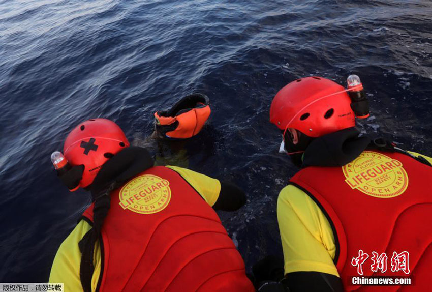 ONG teme que 240 migrantes tenham morrido no Mediterraneo