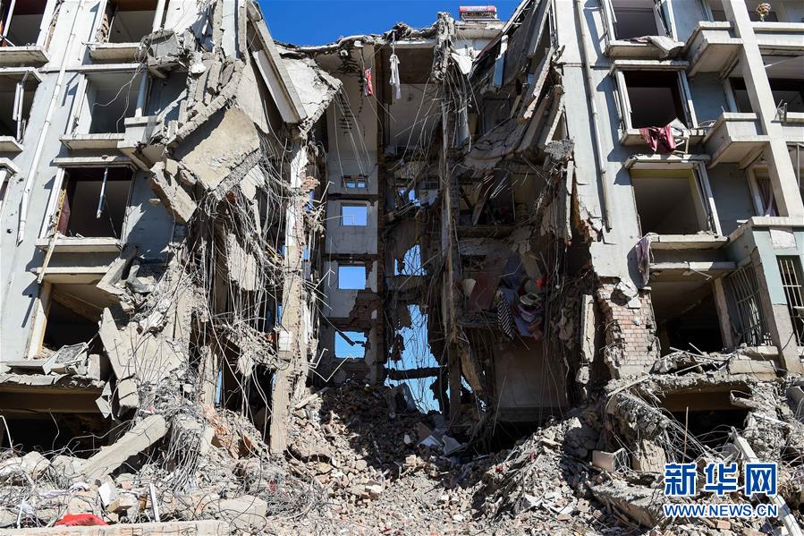 Número de vítimas após explos?o em prédio residencial na China sobe para cinco