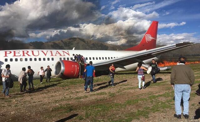 Avi?o com 141 passageiros incendeia-se ao aterrissar no Peru