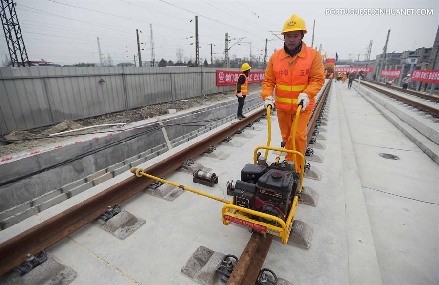 Constru??o do trecho de Sichuan da ferrovia de passageiros Xi'an-Chengdu