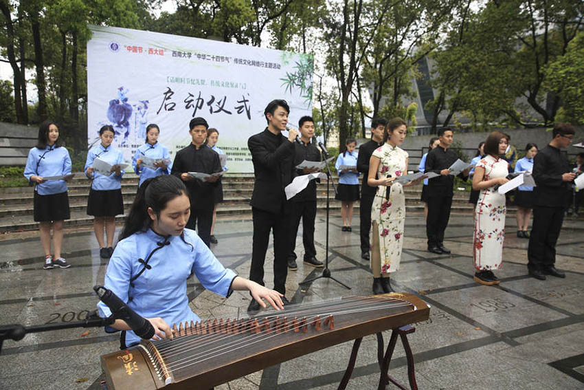 Estudantes estrangeiros experienciam cultura do festival Qingming