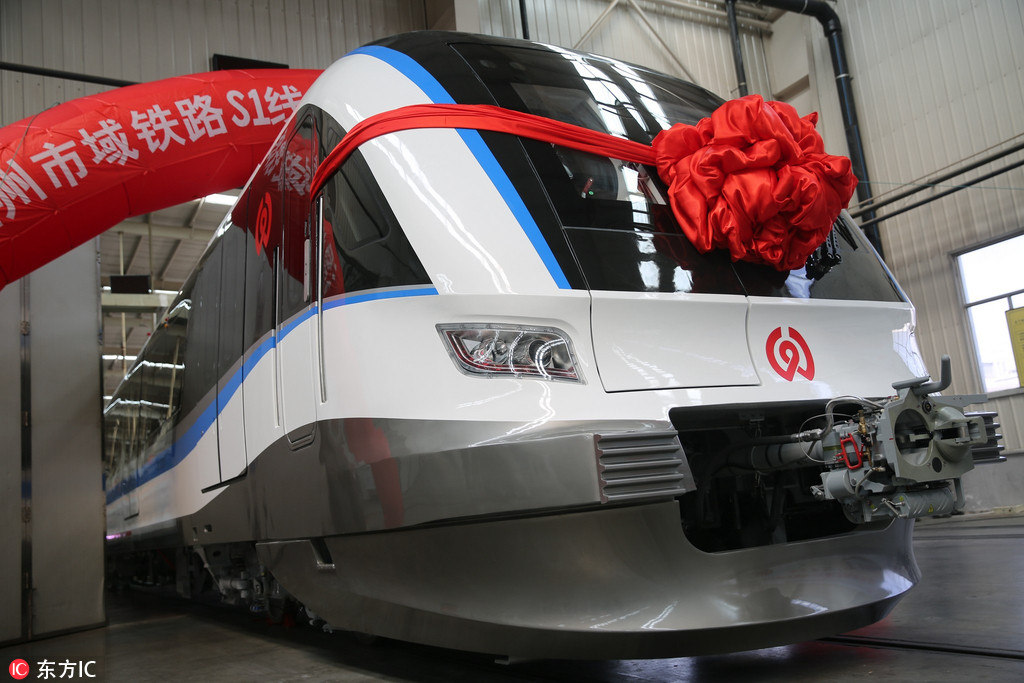 Primeiro trem-bala suburbano da China sai da linha da montagem