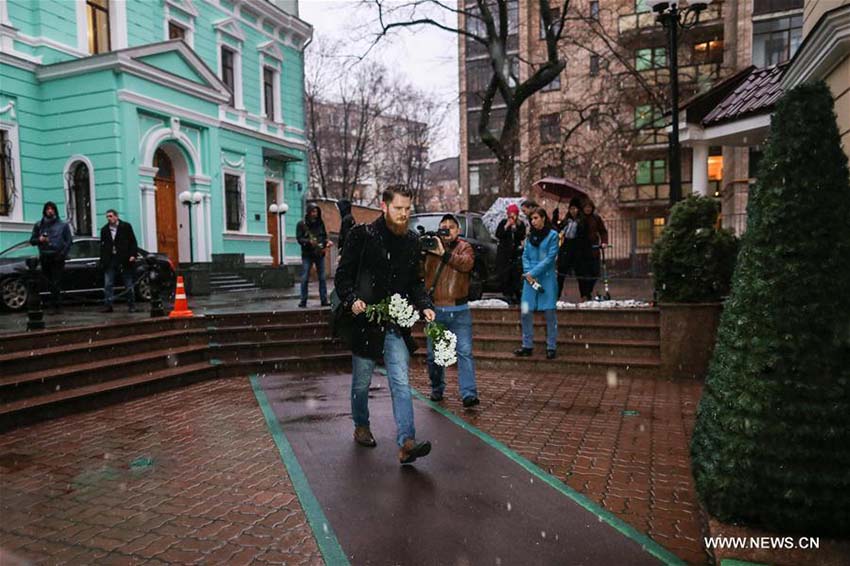 Povo russo de luto pelas vítimas da explos?o em S?o Petersburgo