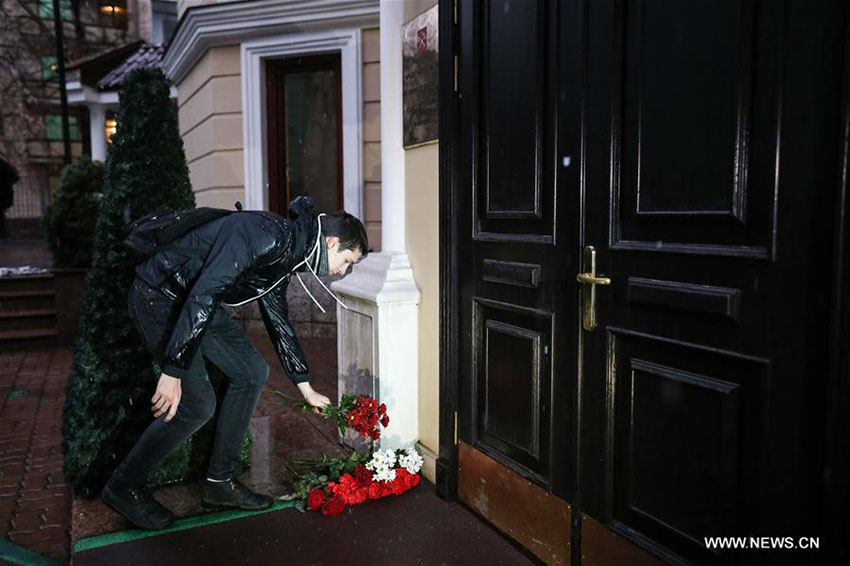 Povo russo de luto pelas vítimas da explos?o em S?o Petersburgo