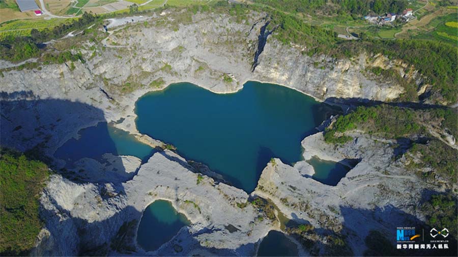 Lago de em forma de cora??o encontrado no sudoeste da China
