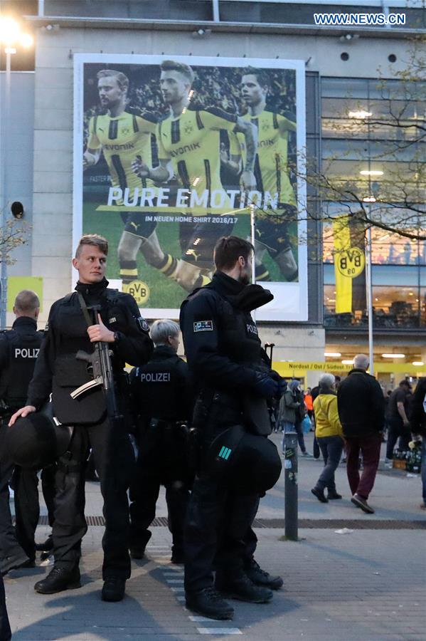 ?nibus da equipe alem? Borussia Dortmund atingido por engenhos explosivos