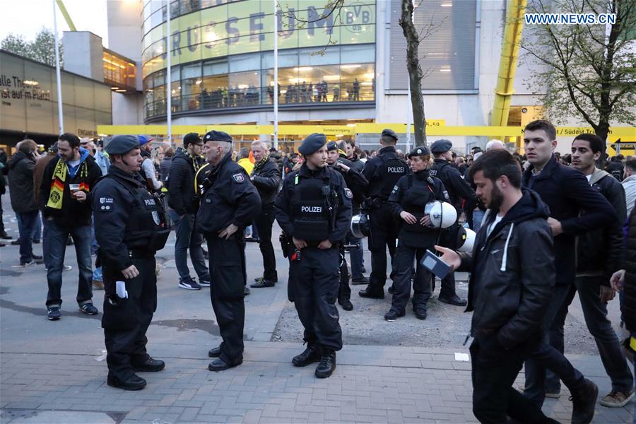 ?nibus da equipe alem? Borussia Dortmund atingido por engenhos explosivos