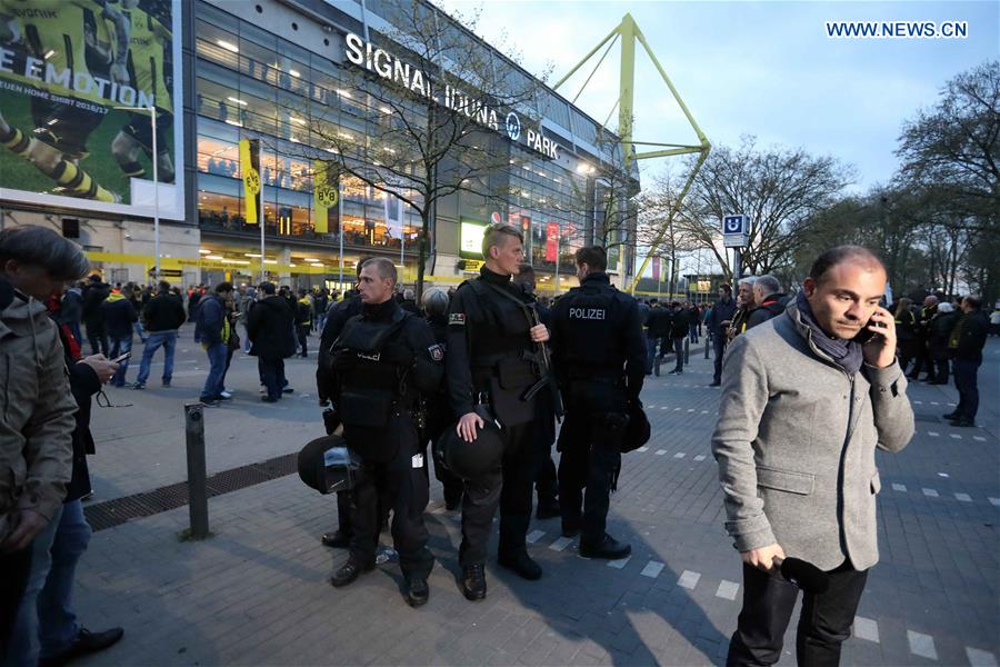 ?nibus da equipe alem? Borussia Dortmund atingido por engenhos explosivos