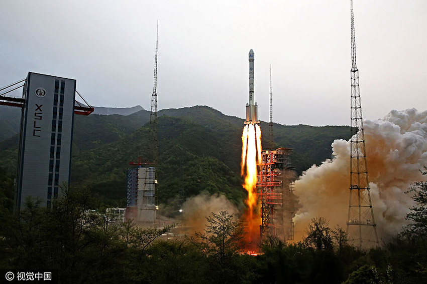 China: Lan?amento de satélite marca início de nova era de comunica??es