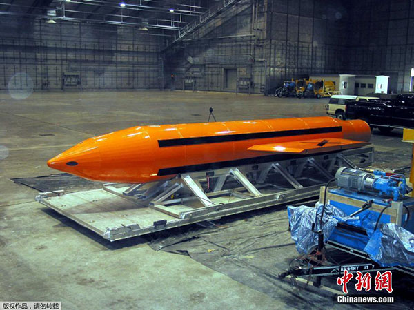 EUA lan?am maior bomba n?o-nuclear sobre o Afeganist?o