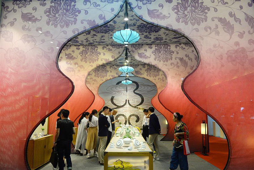 Produtos de porcelana de Jingdezhen exportados para 75 países e regi?es