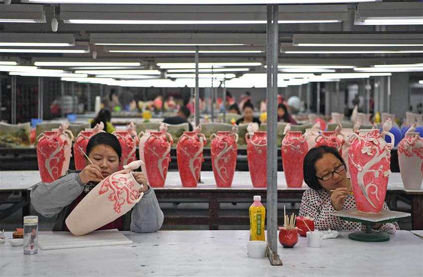 Produtos de porcelana de Jingdezhen exportados para 75 países e regi?es