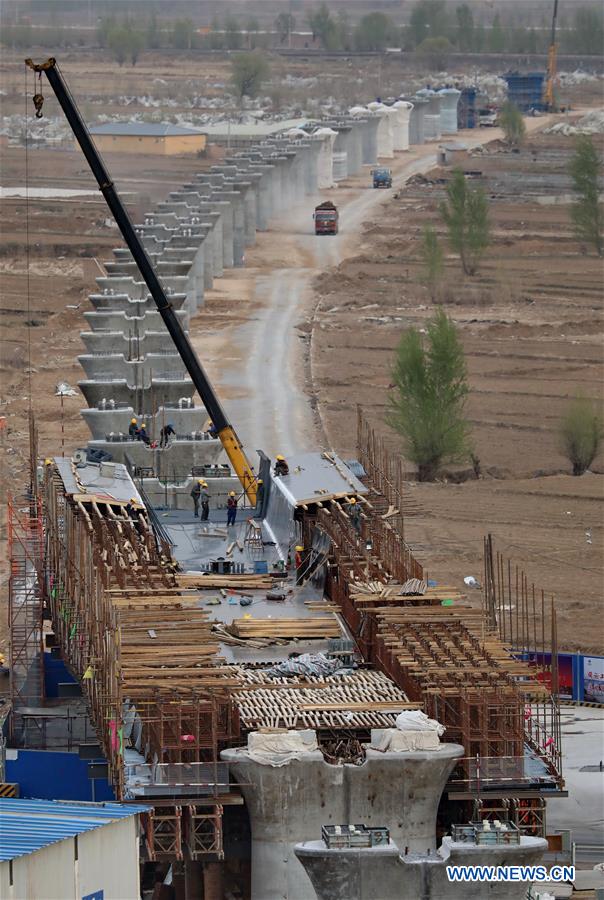 Constru??o da ferrovia de alta velocidade Beijing-Zhangjiakou em andamento