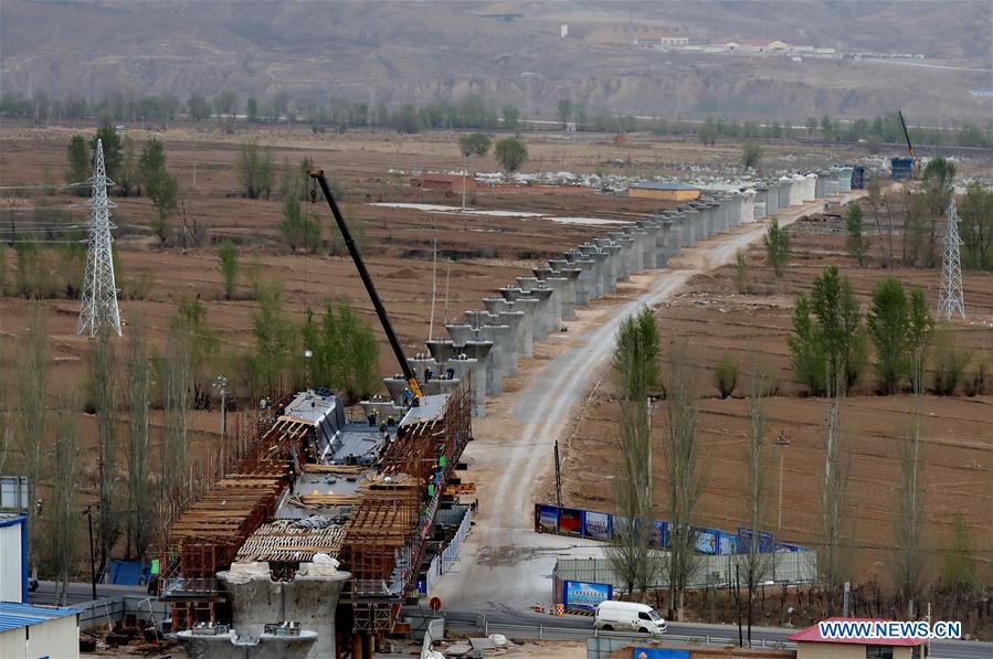 Constru??o da ferrovia de alta velocidade Beijing-Zhangjiakou em andamento