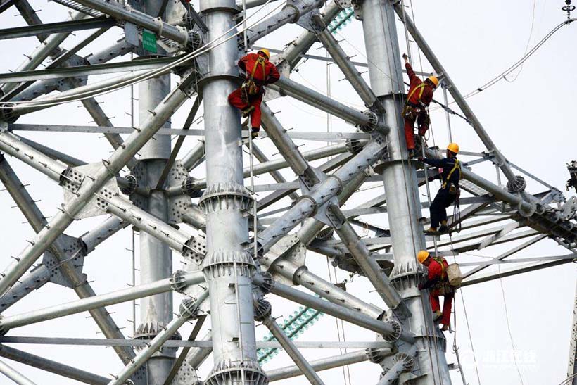 Maiores torres transoceanicas de transmiss?o elétrica da China entram em funcionamento