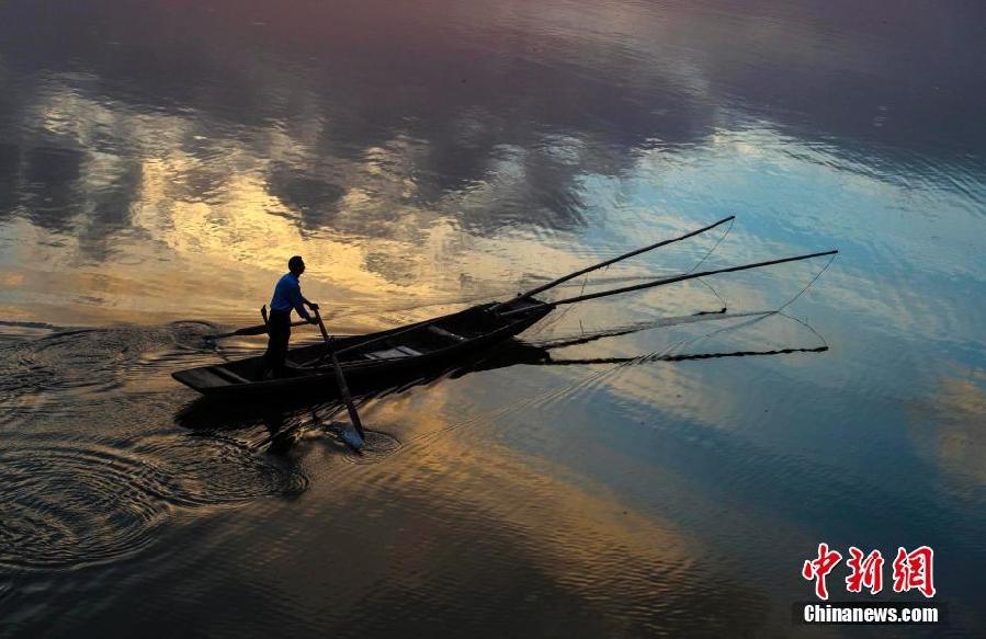 Galeria: P?r-do-sol sobre as águas do Lago das Fadas em Jiangxi