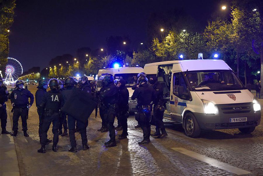 Tiroteio em Paris deixa um policial morto e dois feridos