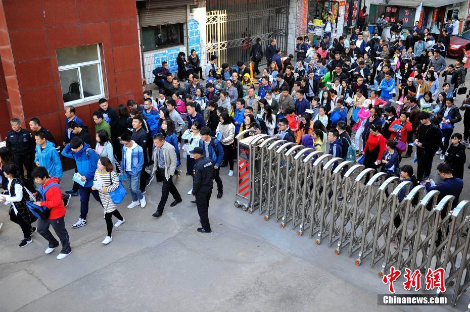 Concurso Nacional para a administra??o estatal teve lugar em 24 províncias na China