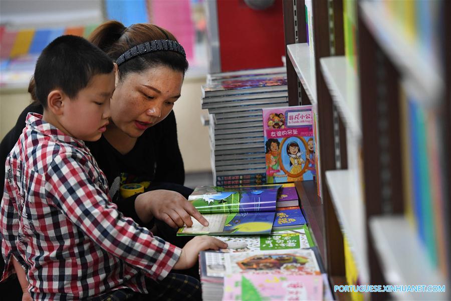 Chineses apreciam leitura no Dia Mundial do Livro