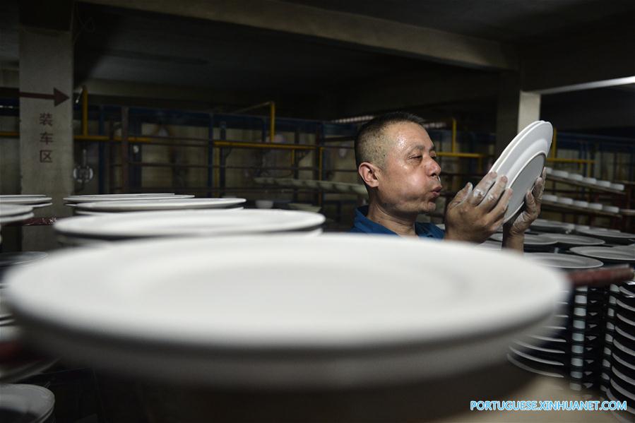 Cidade chinesa de Zibo é conhecida por produ??o e exporta??o de produtos ceramicos
