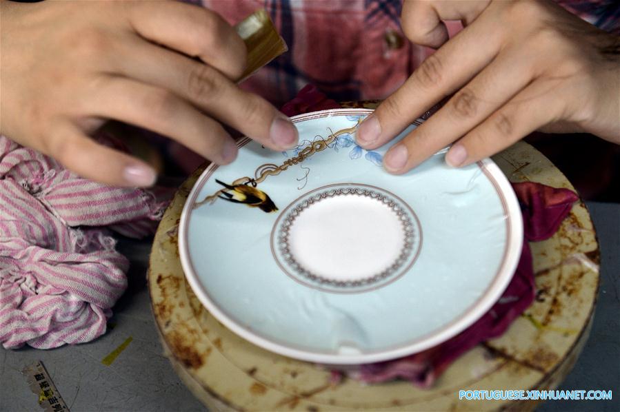 Cidade chinesa de Zibo é conhecida por produ??o e exporta??o de produtos ceramicos