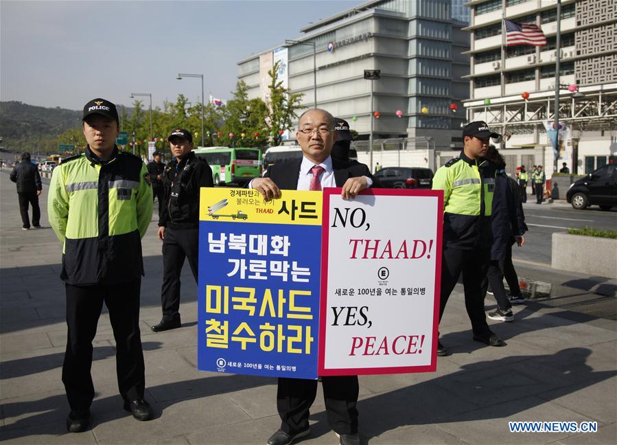 Figuras religiosas e povo da Coreia do Sul protestam contra THAAD em Seul