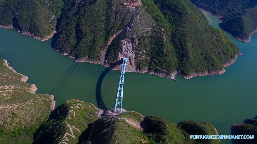 Encerramento da constru??o da Ponte Luohe no centro da China