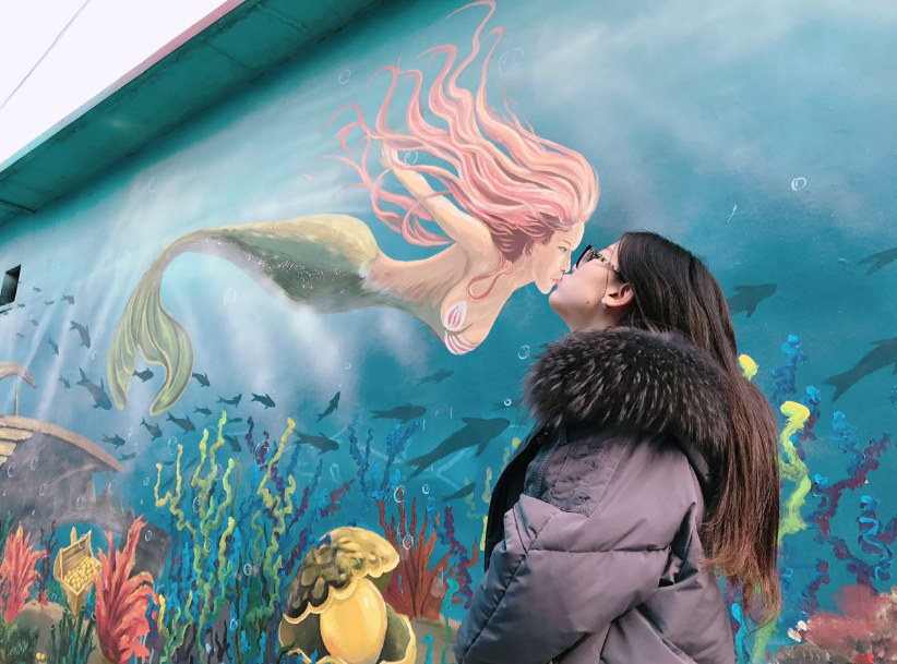 Murais com pinturas em três dimens?es ajudam vila a erradicar a pobreza