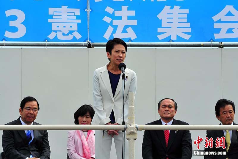 Manifestantes se juntam em Tóquio para protestar contra mudan?a constitucional de Abe