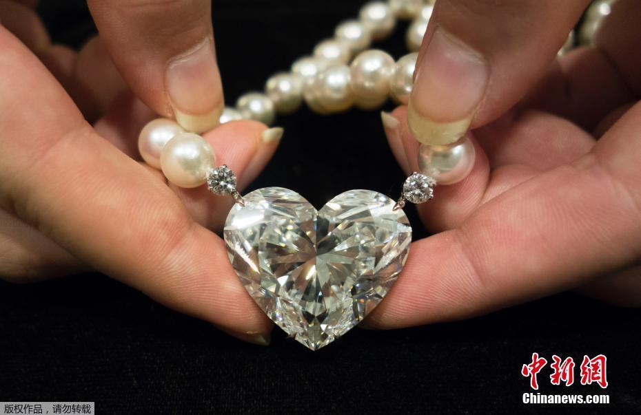 Maior diamante de forma de cora??o será vendido em leil?o