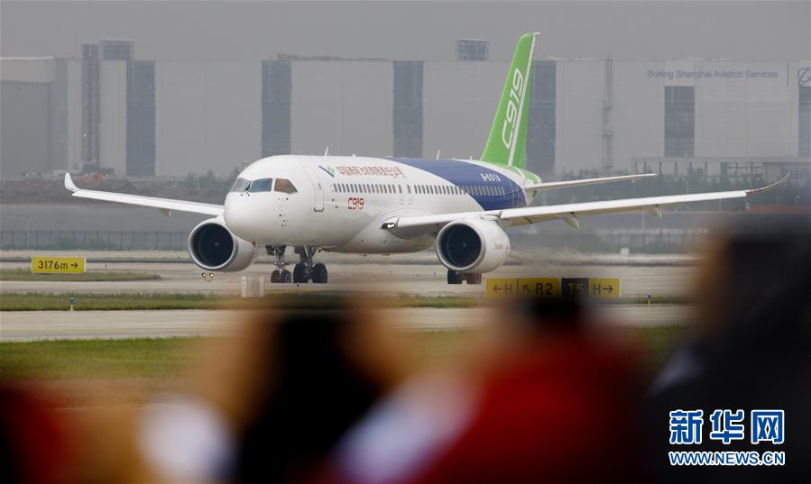 C919: Avi?o comercial fabricado pela China realiza voo inaugural em Shanghai