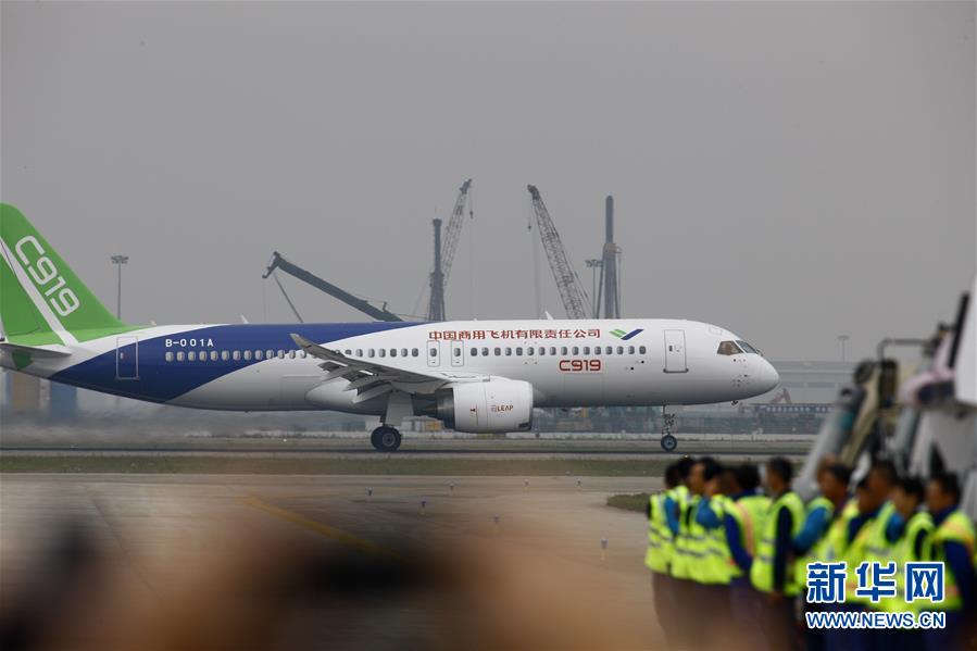 C919: Avi?o comercial fabricado pela China realiza voo inaugural em Shanghai