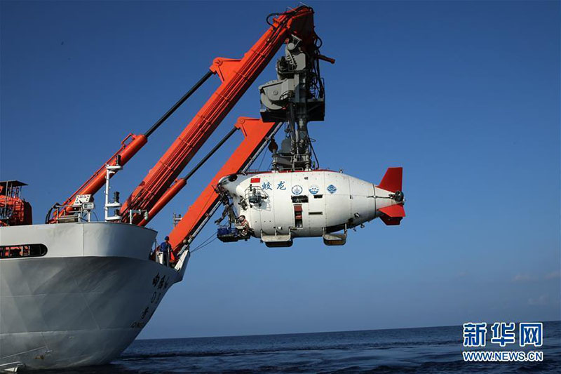 Submersível chinês Jiaolong descobre nódulos polimetálicos no Mar do Sul da China