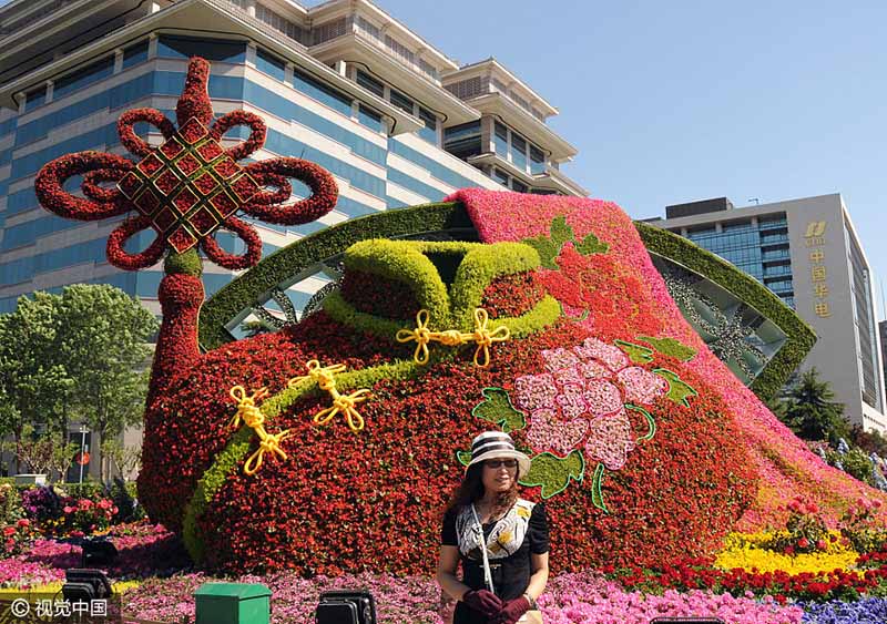 Capital chinesa decorada a rigor para o Fórum do Cintur?o e Rota em Beijing