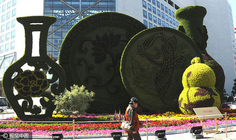 Capital chinesa decorada a rigor para o Fórum do Cintur?o e Rota em Beijing