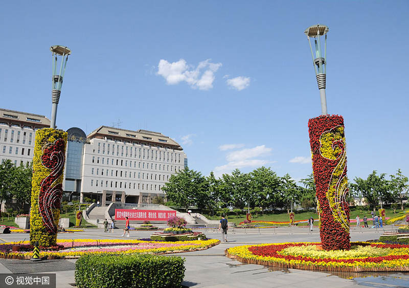 Capital chinesa decorada a rigor para o Fórum do Cintur?o e Rota em Beijing