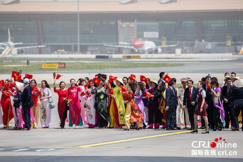 Presidente do Vietn? aterra em Beijing para participar no Fórum do Cintur?o e Rota