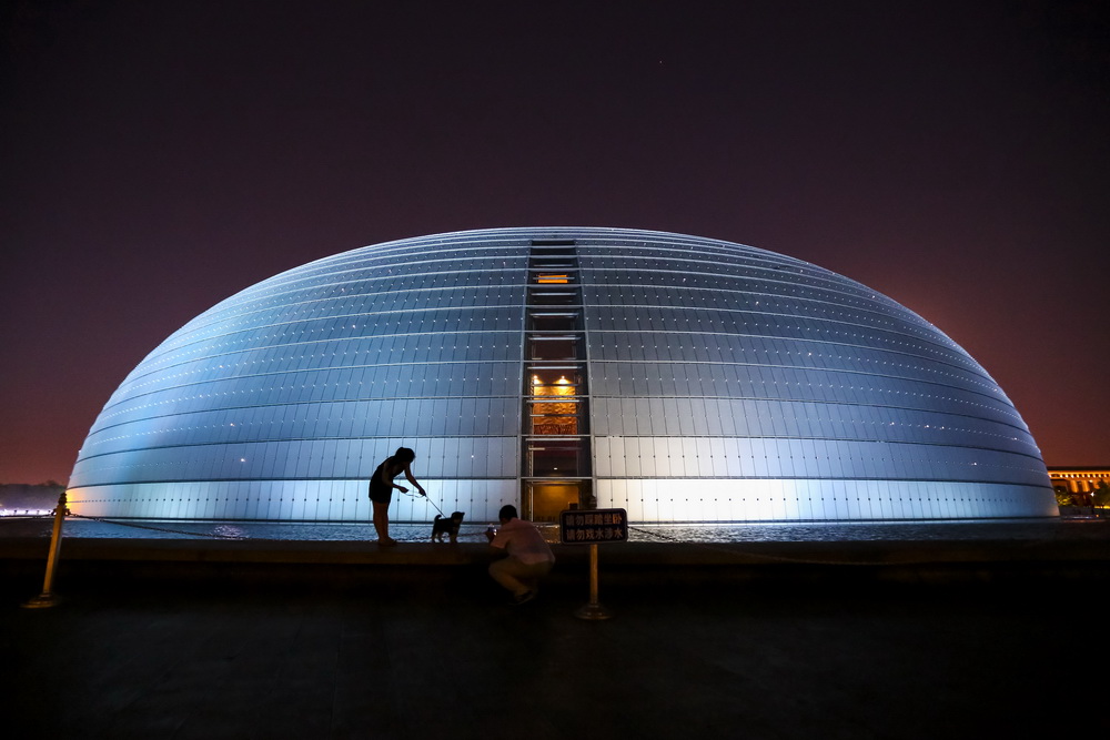 Beijing iluminada para receber o Fórum do Cintur?o e Rota