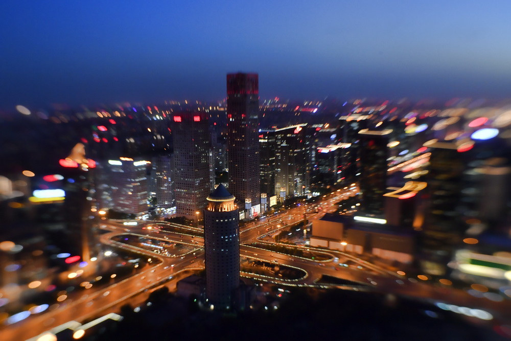 Beijing iluminada para receber o Fórum do Cintur?o e Rota