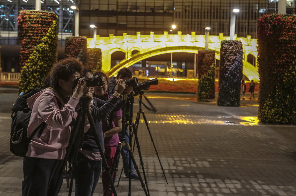 Beijing iluminada para receber o Fórum do Cintur?o e Rota