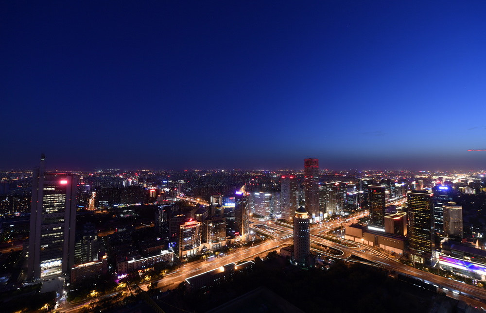 Beijing iluminada para receber o Fórum do Cintur?o e Rota